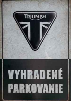 Retro tabuľka – Triumph Vyhradené parkovanie